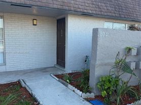 804 SW 73rd Ave, Pompano Beach, FL