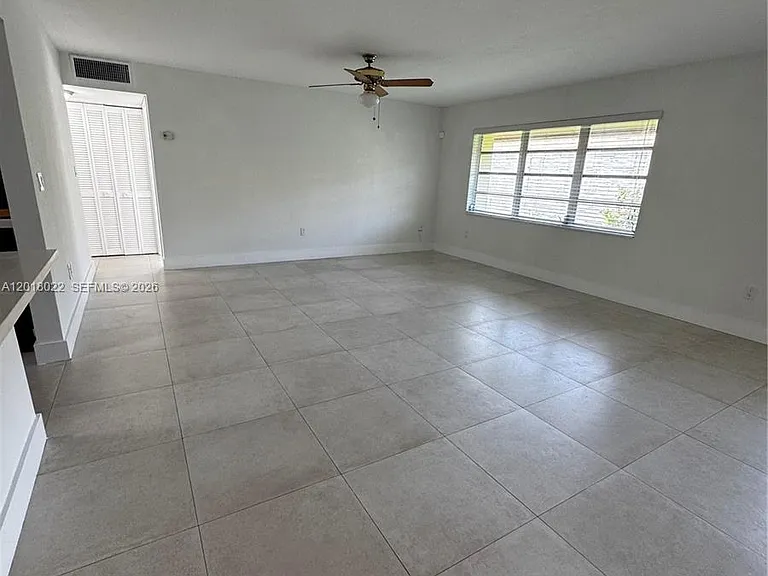5401 SW 77th Ct #206E — Photo 2