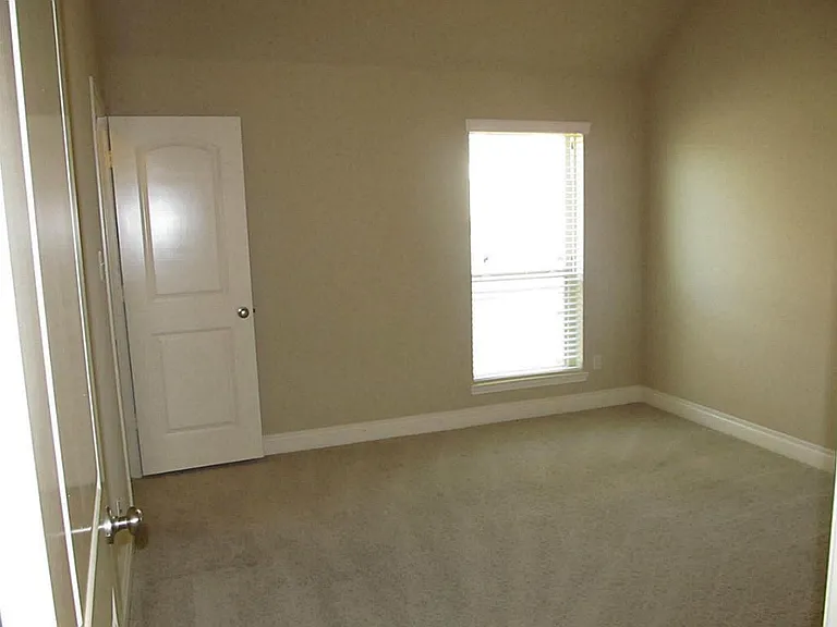 14104 Green Thicket Dr — Photo 23