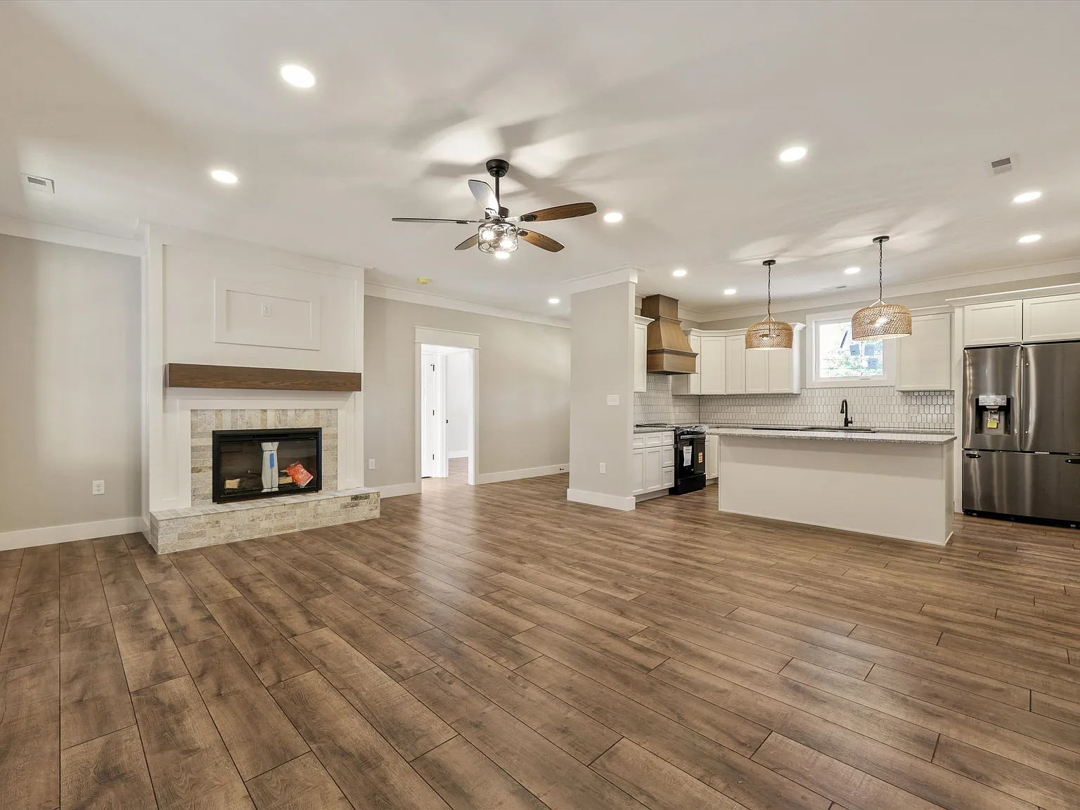 4 bed, 2168 sqft, $2,450 — Photo 3