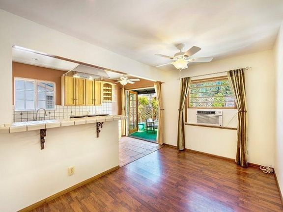 Open floor plan dining / kitchen