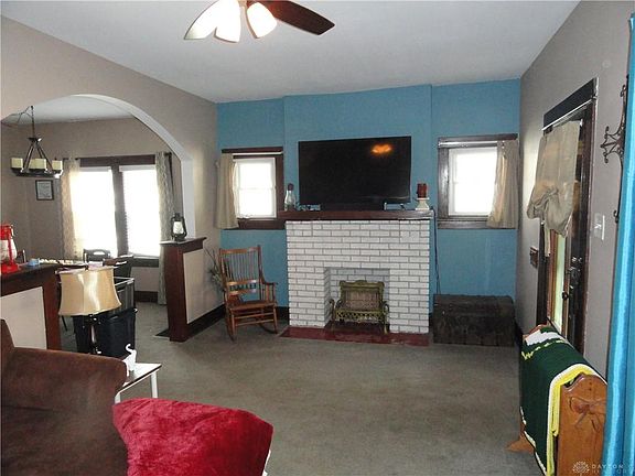 3rd image of 2115 Revere Ave