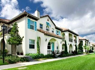 2961 St Thomas Dr, Hollywood, FL 33024