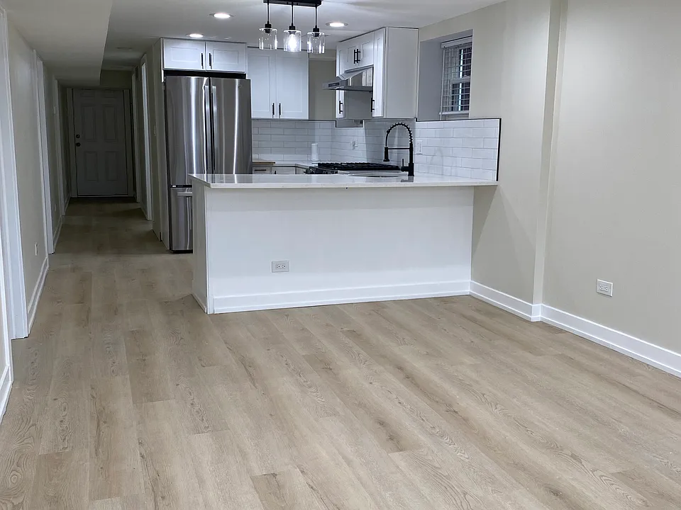 Breakfast island and Kitchen