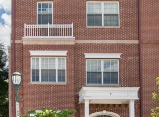 8 Carillon Cir, Livingston, NJ