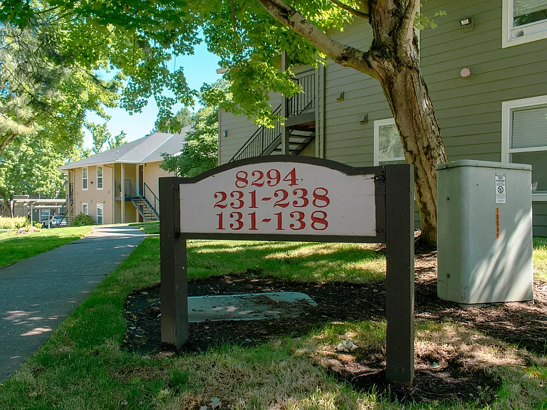 Carriage House Apartments — Photo 6