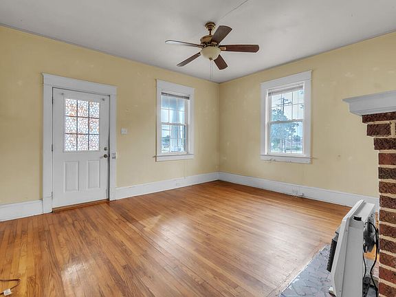 4th image of 82 Saluda St