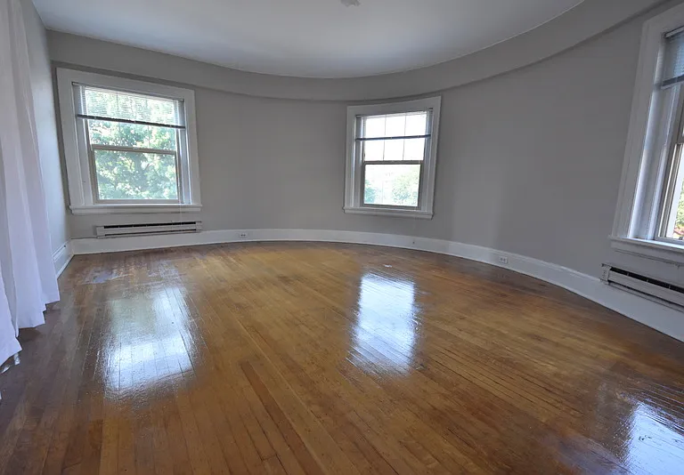 Sherwood Apartments — Photo 37