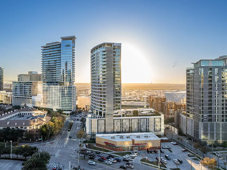 Cirque Residences — Photo 18