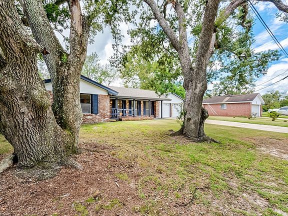 3rd image of 715 Bluebonnet Dr