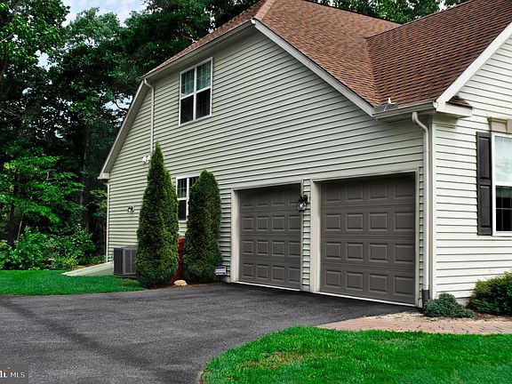 3rd image of 46 Gardenia Blvd