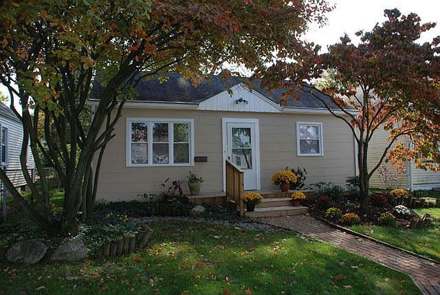 Great curb appeal!