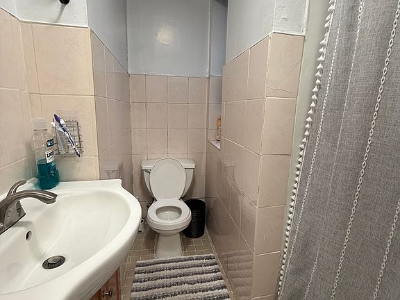 4th image of 526 E 11th St APT 8