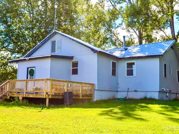 29824 Rice Lake Rd, Lake Linden, MI 49945