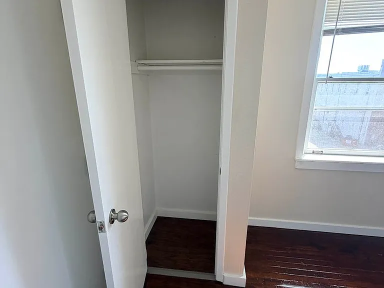 112 E Franklin St — Photo 7