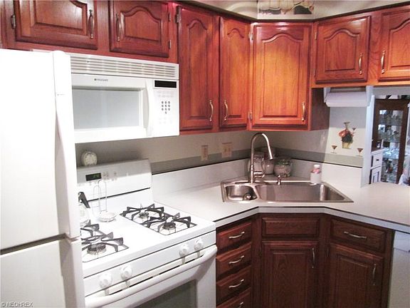 3rd image of 5530 Sandpiper Dr #20D