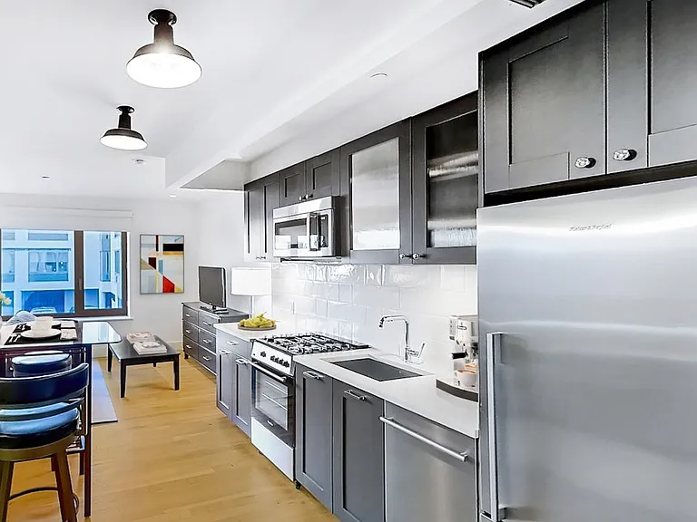 180 Franklin Ave #514 — Photo 3