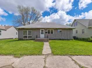 207 Snure St, Lakefield, MN 56150
