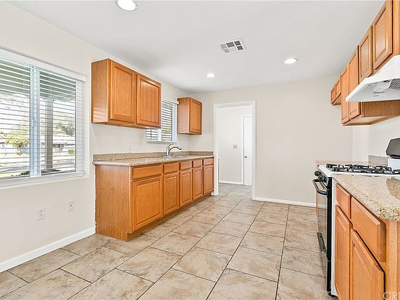4th image of 1332 W Avenue H10