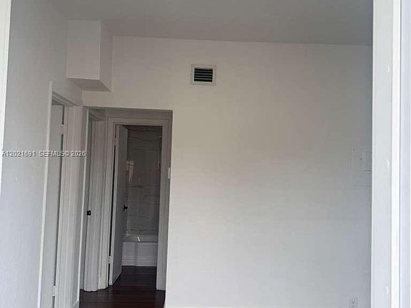 5th image of 2029 Washington Ave #2