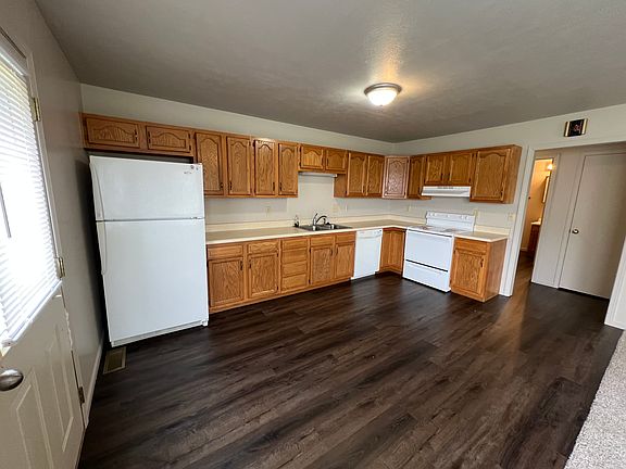 3rd image of 204 Meadow Dr Unit 1