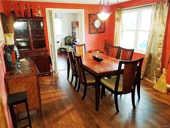3rd image of 812 Lamont Cir