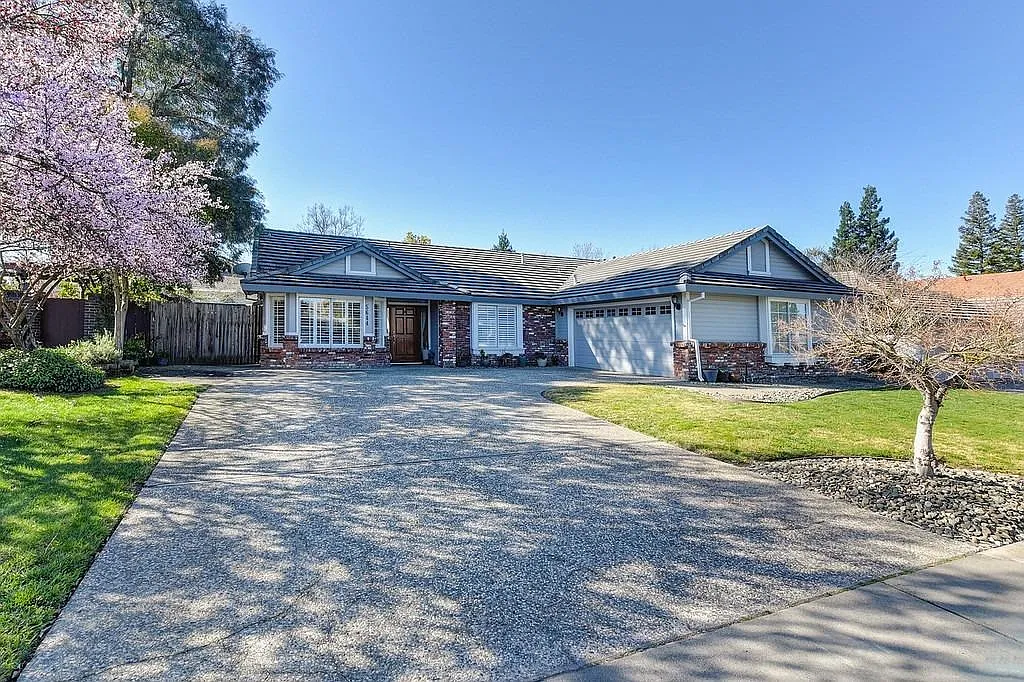 5644 Montclair Cir photo 1