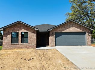 1004 Gore St, Muldrow, OK 74948