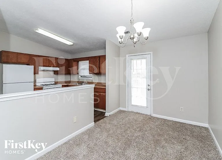 1127 Cherokee Hts — Photo 4