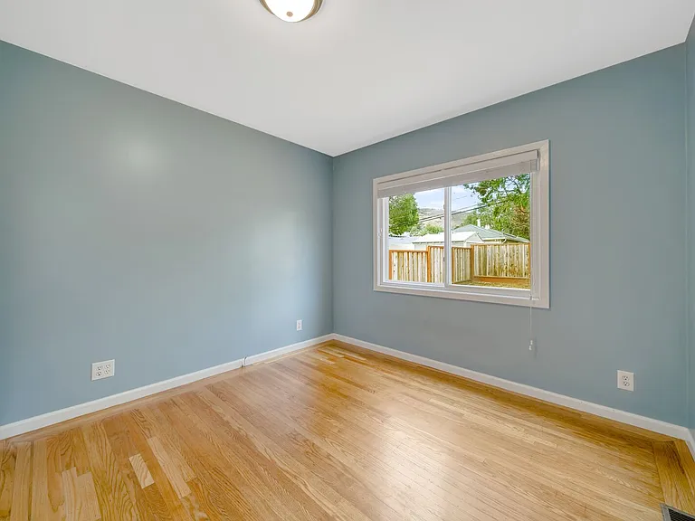 119 Claremont Ave — Photo 8