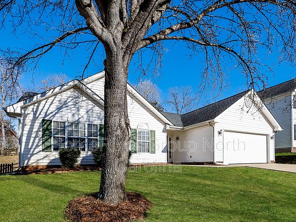 3rd image of 12311 Poplar Forest Dr