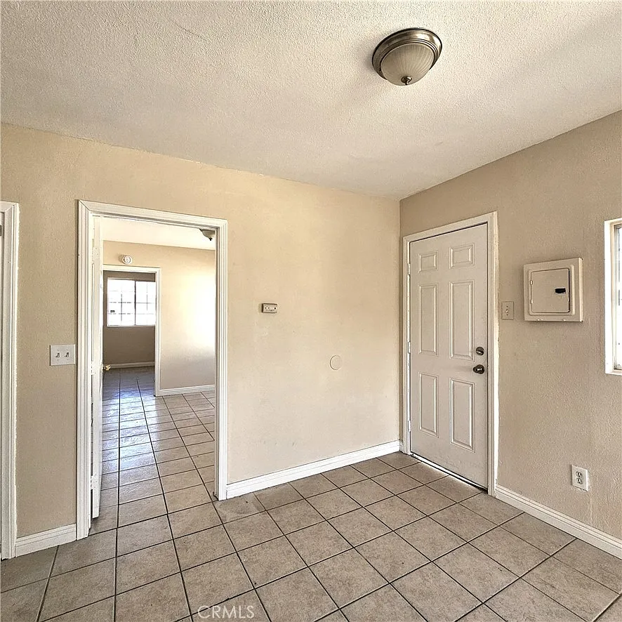 2 bed, 650 sqft, $2,200 — Photo 4