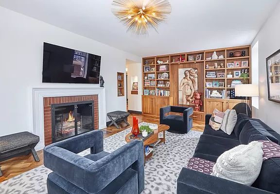 2nd image of 470 W 24th St #19EF