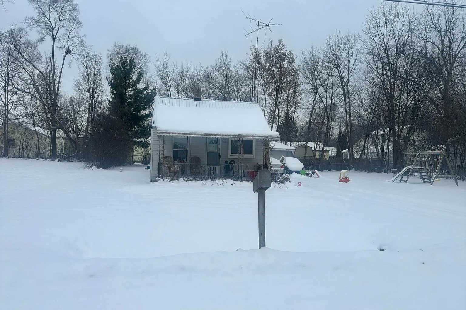 1540 Algonac Dr photo 1