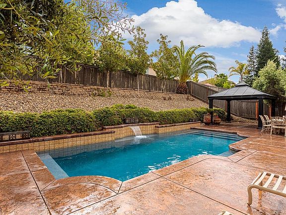3rd image of 6432 Camellia Point Way
