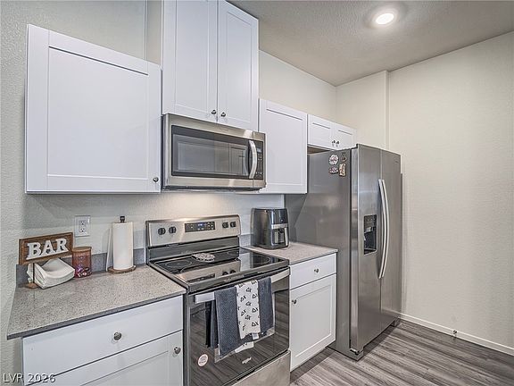 4th image of 483 Waterfall Cove Ct