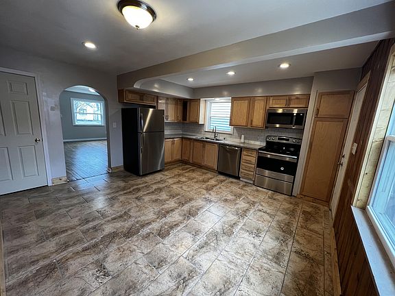 5th image of 104 N Brinker Ave