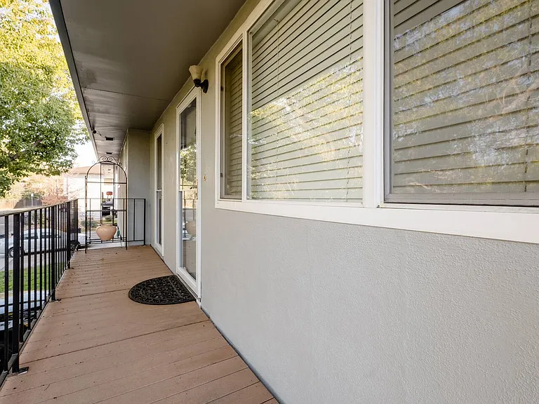271 Sharp Cir #4 — Photo 6