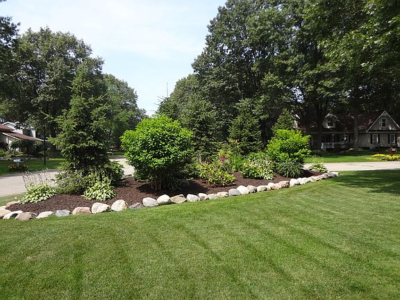3rd image of 2167 Sunset Bluff Dr