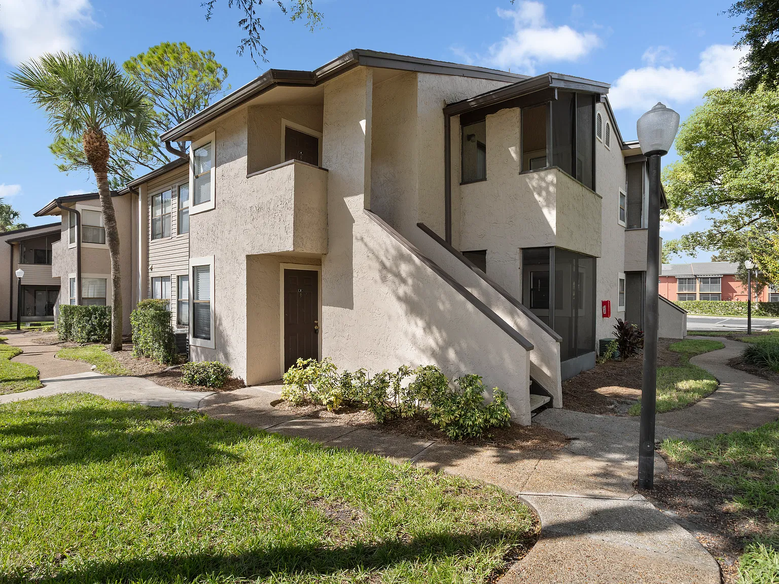 1 bed, 800 sqft, $1,600 — Photo 2