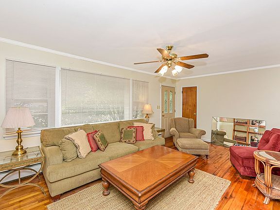 5th image of 1336 Jericho Oyster Bay Rd