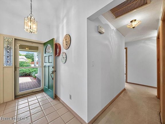 5th image of 1347 Silver Lake Dr