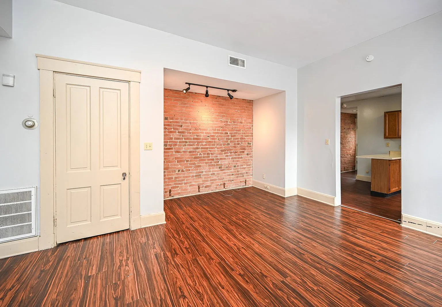 2 bed, 1.0 bath, $1,615 — Photo 2