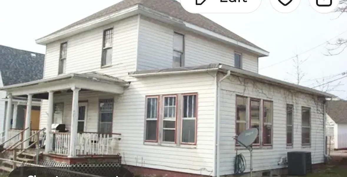 Building Photo - 714 E 10th St