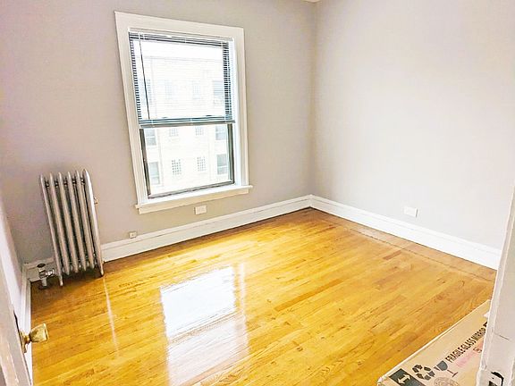 Bedroom easily handles Full/queen bed