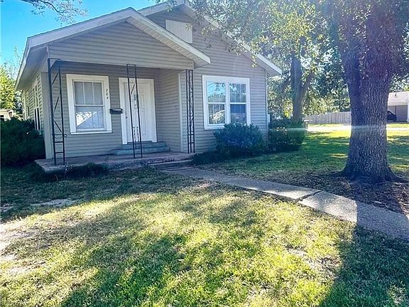2nd image of 704 18th St E