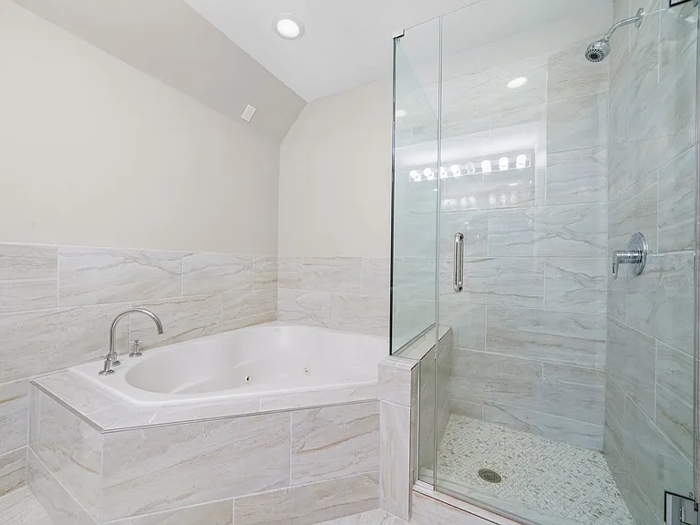 2430 W Iowa St #1 — Photo 20
