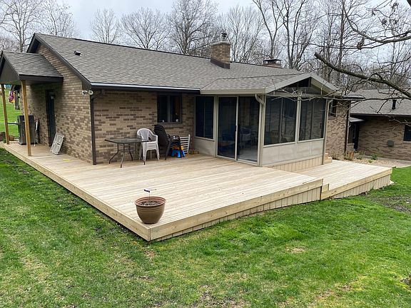 Deck Area & Sunroom