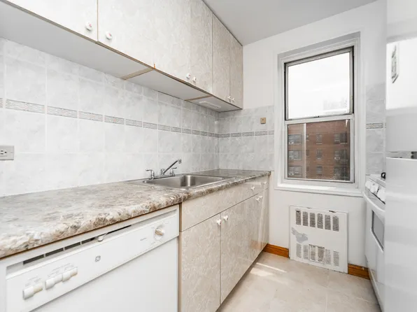 2900 Ocean Avenue image 6 of 18