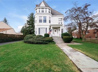 77 Neptune Ave, New Rochelle, NY 10805